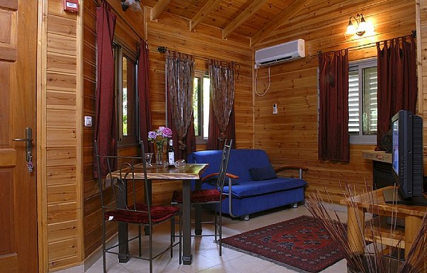 אלון בגליל בקתות עץ - ������ �כחל - ������ ����